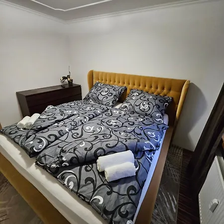 Wolf Luxusne Priestranne S Vyhladom Na Hory S Bezplatnym Parkovanim Velkou Smart Tv Rychlym Optickym Internetom Priamo V Pb Ticha Lokalita Vsetko Na Blizku Vhodne Pre Rodinu Skupinu Pracovne Cesty Aj Turistiku Plne Vybavena Kuchyn * Поважска-Бистрица