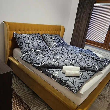 Wolf Luxusne Priestranne S Vyhladom Na Hory S Bezplatnym Parkovanim Velkou Smart Tv Rychlym Optickym Internetom Priamo V Pb Ticha Lokalita Vsetko Na Blizku Vhodne Pre Rodinu Skupinu Pracovne Cesty Aj Turistiku Plne Vybavena Kuchyn *