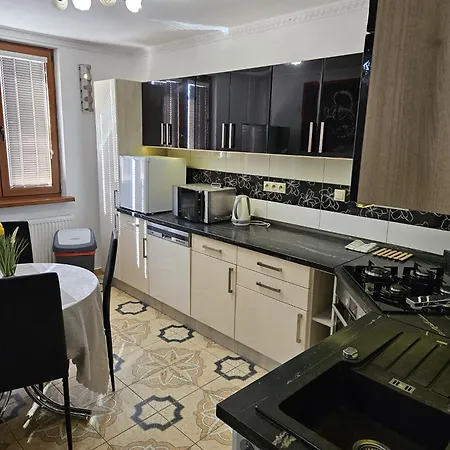 Wolf Luxusne Priestranne S Vyhladom Na Hory S Bezplatnym Parkovanim Velkou Smart Tv Rychlym Optickym Internetom Priamo V Pb Ticha Lokalita Vsetko Na Blizku Vhodne Pre Rodinu Skupinu Pracovne Cesty Aj Turistiku Plne Vybavena Kuchyn Поважска-Бистрица