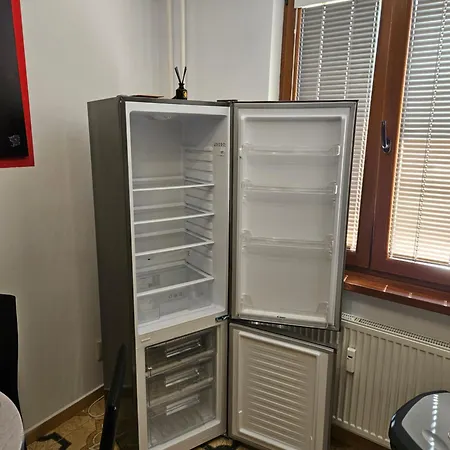Wolf Luxusne Priestranne S Vyhladom Na Hory S Bezplatnym Parkovanim Velkou Smart Tv Rychlym Optickym Internetom Priamo V Pb Ticha Lokalita Vsetko Na Blizku Vhodne Pre Rodinu Skupinu Pracovne Cesty Aj Turistiku Plne Vybavena Kuchyn *