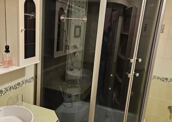 Wolf Luxusne Priestranne S Vyhladom Na Hory S Bezplatnym Parkovanim Velkou Smart Tv Rychlym Optickym Internetom Priamo V Pb Ticha Lokalita Vsetko Na Blizku Vhodne Pre Rodinu Skupinu Pracovne Cesty Aj Turistiku Plne Vybavena Kuchyn Lägenhet *