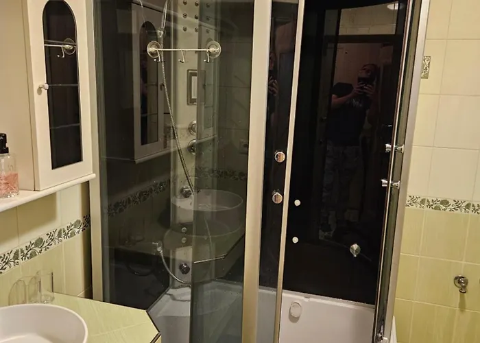 Wolf Luxusne Priestranne S Vyhladom Na Hory S Bezplatnym Parkovanim Velkou Smart Tv Rychlym Optickym Internetom Priamo V Pb Ticha Lokalita Vsetko Na Blizku Vhodne Pre Rodinu Skupinu Pracovne Cesty Aj Turistiku Plne Vybavena Kuchyn *