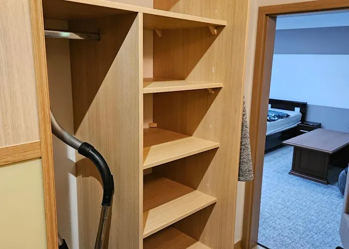 Wolf Luxusne Priestranne S Vyhladom Na Hory S Bezplatnym Parkovanim Velkou Smart Tv Rychlym Optickym Internetom Priamo V Pb Ticha Lokalita Vsetko Na Blizku Vhodne Pre Rodinu Skupinu Pracovne Cesty Aj Turistiku Plne Vybavena Kuchyn Lägenhet