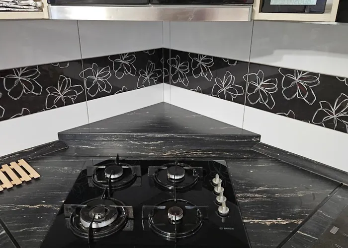 Lägenhet Wolf Luxusne Priestranne S Vyhladom Na Hory S Bezplatnym Parkovanim Velkou Smart Tv Rychlym Optickym Internetom Priamo V Pb Ticha Lokalita Vsetko Na Blizku Vhodne Pre Rodinu Skupinu Pracovne Cesty Aj Turistiku Plne Vybavena Kuchyn *