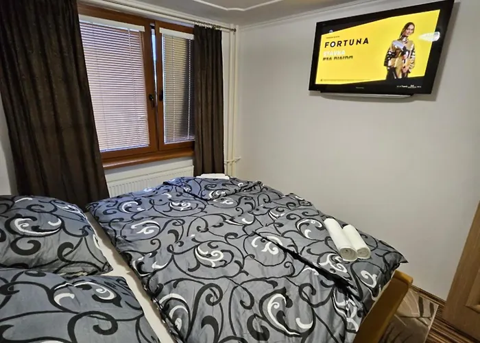 Wolf Luxusne Priestranne S Vyhladom Na Hory S Bezplatnym Parkovanim Velkou Smart Tv Rychlym Optickym Internetom Priamo V Pb Ticha Lokalita Vsetko Na Blizku Vhodne Pre Rodinu Skupinu Pracovne Cesty Aj Turistiku Plne Vybavena Kuchyn *