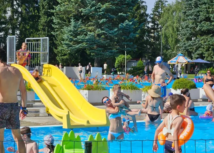 Wolf Luxusne Priestranne S Vyhladom Na Hory S Bezplatnym Parkovanim Velkou Smart Tv Rychlym Optickym Internetom Priamo V Pb Ticha Lokalita Vsetko Na Blizku Vhodne Pre Rodinu Skupinu Pracovne Cesty Aj Turistiku Plne Vybavena Kuchyn *