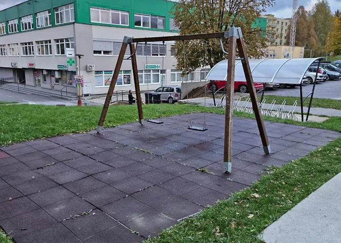 Wolf Luxusne Priestranne S Vyhladom Na Hory S Bezplatnym Parkovanim Velkou Smart Tv Rychlym Optickym Internetom Priamo V Pb Ticha Lokalita Vsetko Na Blizku Vhodne Pre Rodinu Skupinu Pracovne Cesty Aj Turistiku Plne Vybavena Kuchyn Lägenhet